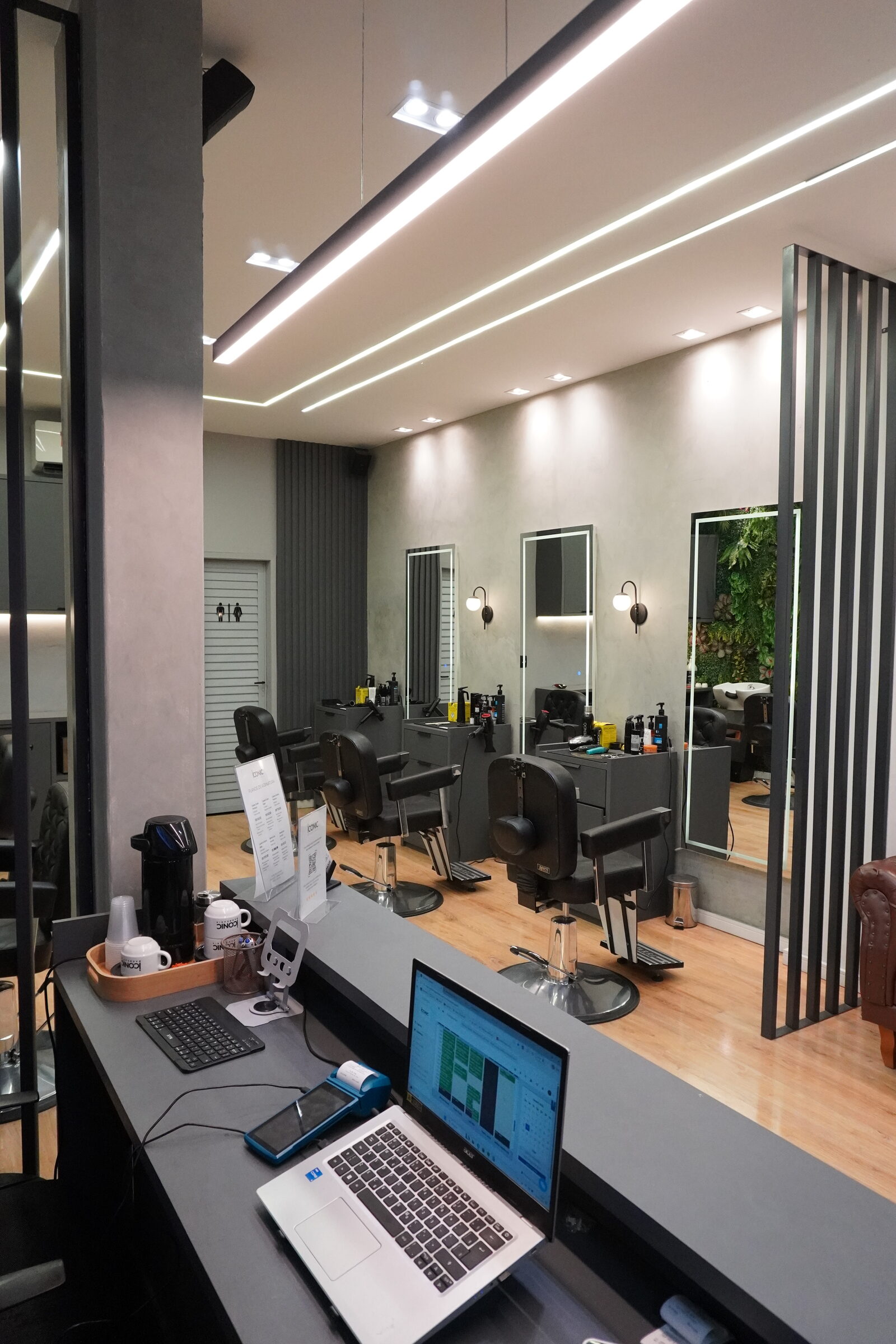 Estações de atendimento da barbearia